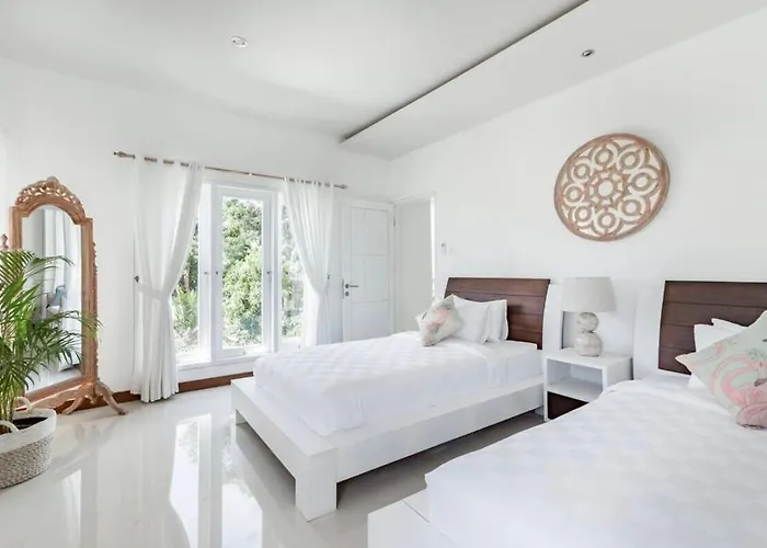 Walk To - Private 3 Bedroom Roshi Villa