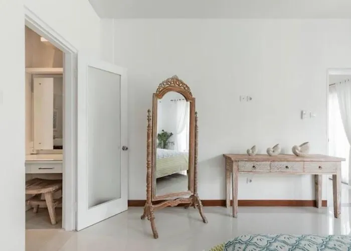 Walk To - Private 3 Bedroom Roshi *