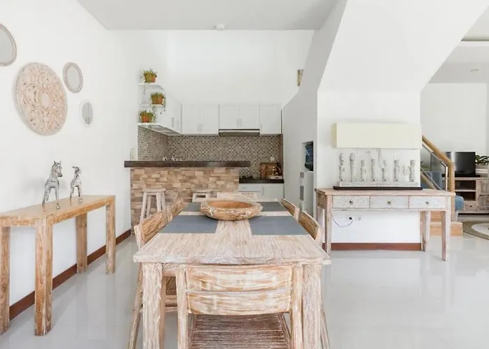 Walk To - Private 3 Bedroom Roshi * Seminyak (Bali)