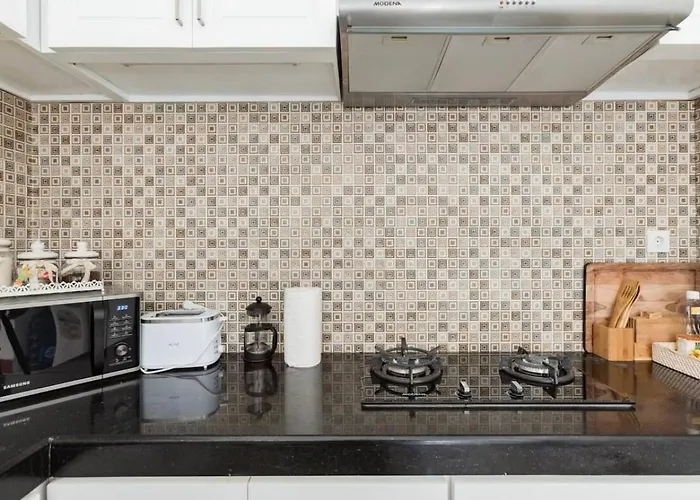 Walk To - Private 3 Bedroom Roshi Villa *