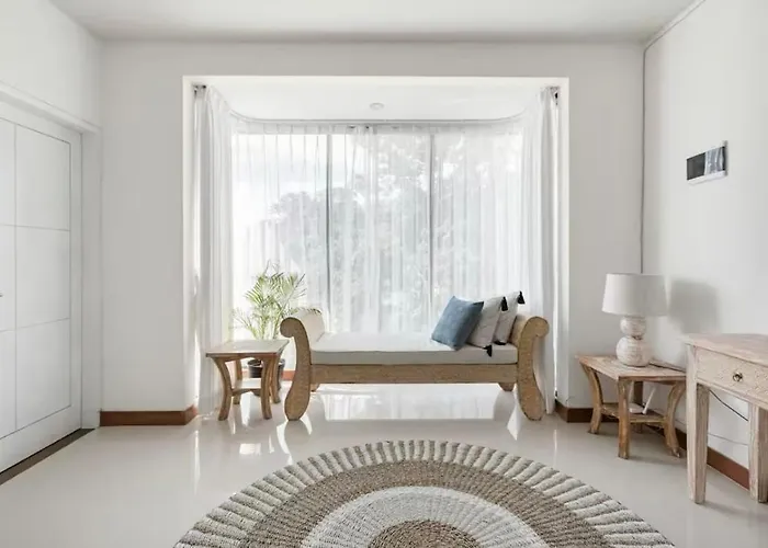 Walk To - Private 3 Bedroom Roshi Seminyak (Bali)