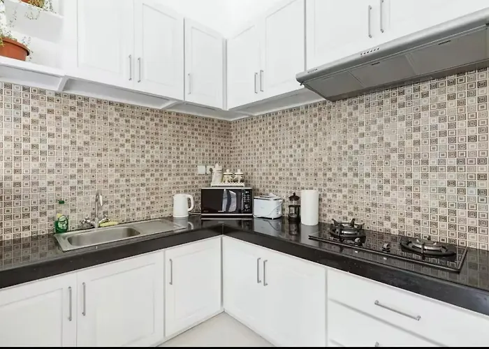 Villa Walk To - Private 3 Bedroom Roshi