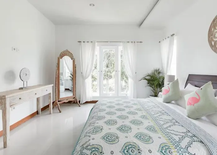Walk To - Private 3 Bedroom Roshi Villa