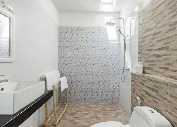 Villa Walk To - Private 3 Bedroom Roshi
