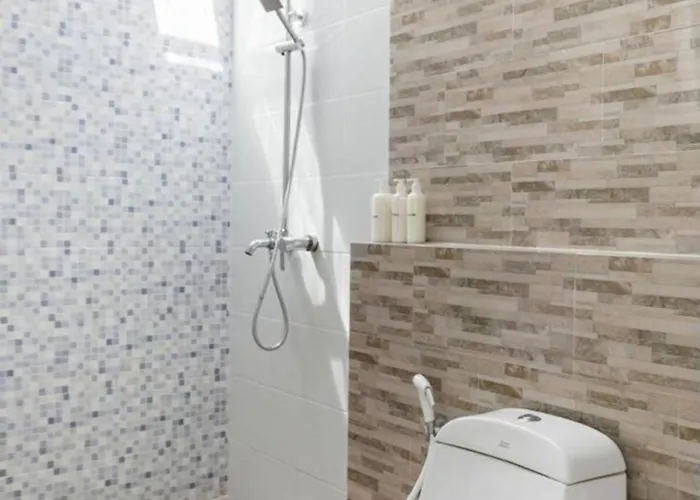 Villa Walk To - Private 3 Bedroom Roshi *
