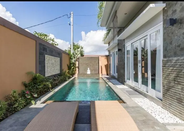 Walk To - Private 3 Bedroom Roshi * Seminyak (Bali)