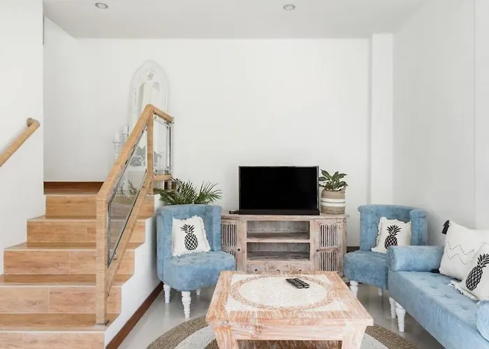 Villa Walk To - Private 3 Bedroom Roshi