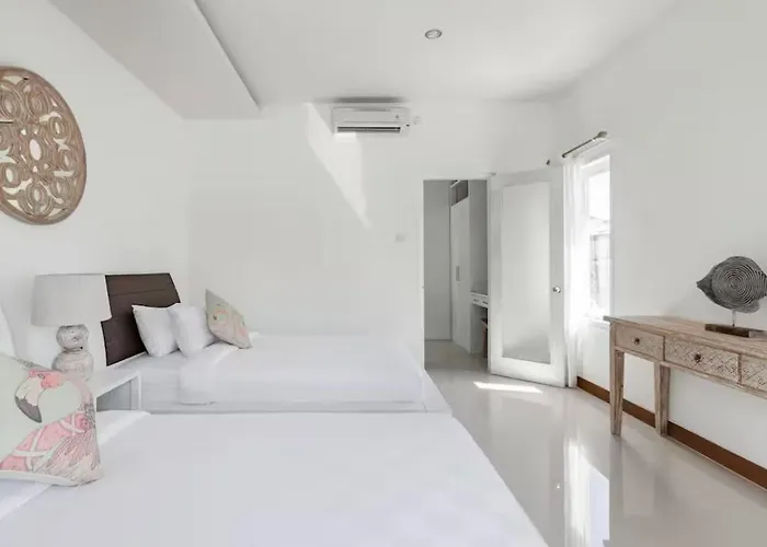 Villa Walk To - Private 3 Bedroom Roshi *