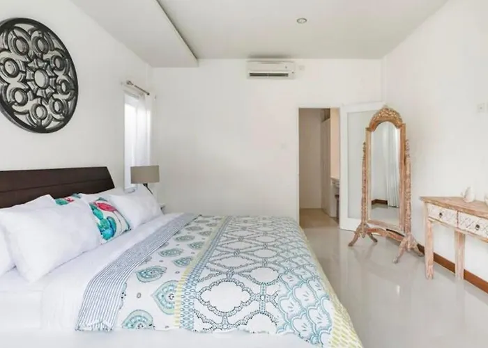 Walk To - Private 3 Bedroom Roshi Villa