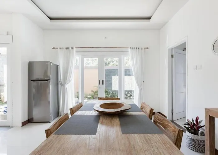 Walk To - Private 3 Bedroom Roshi * Seminyak (Bali)