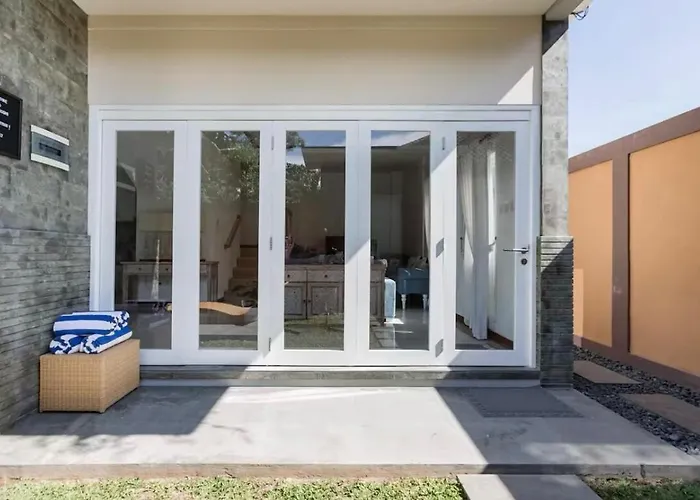 Walk To - Private 3 Bedroom Roshi Villa