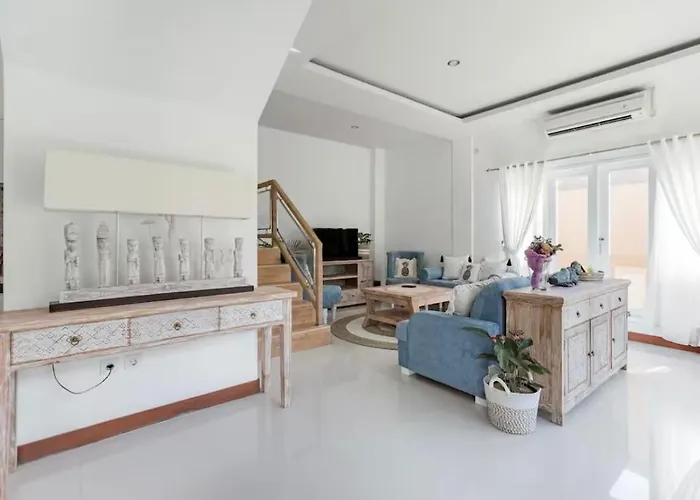 Walk To - Private 3 Bedroom Roshi *